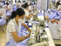 Nỗi lòng của doanh nghiệp cá tôm, gỗ, may mặc...